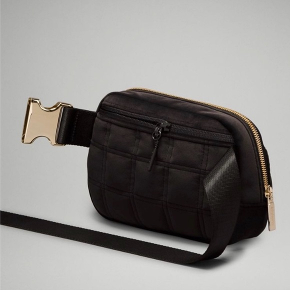 Lululemon Everywhere Belt Bag Quilted Velour Black & Gold Velvet Crossbody Nwt - Picture 3 of 6